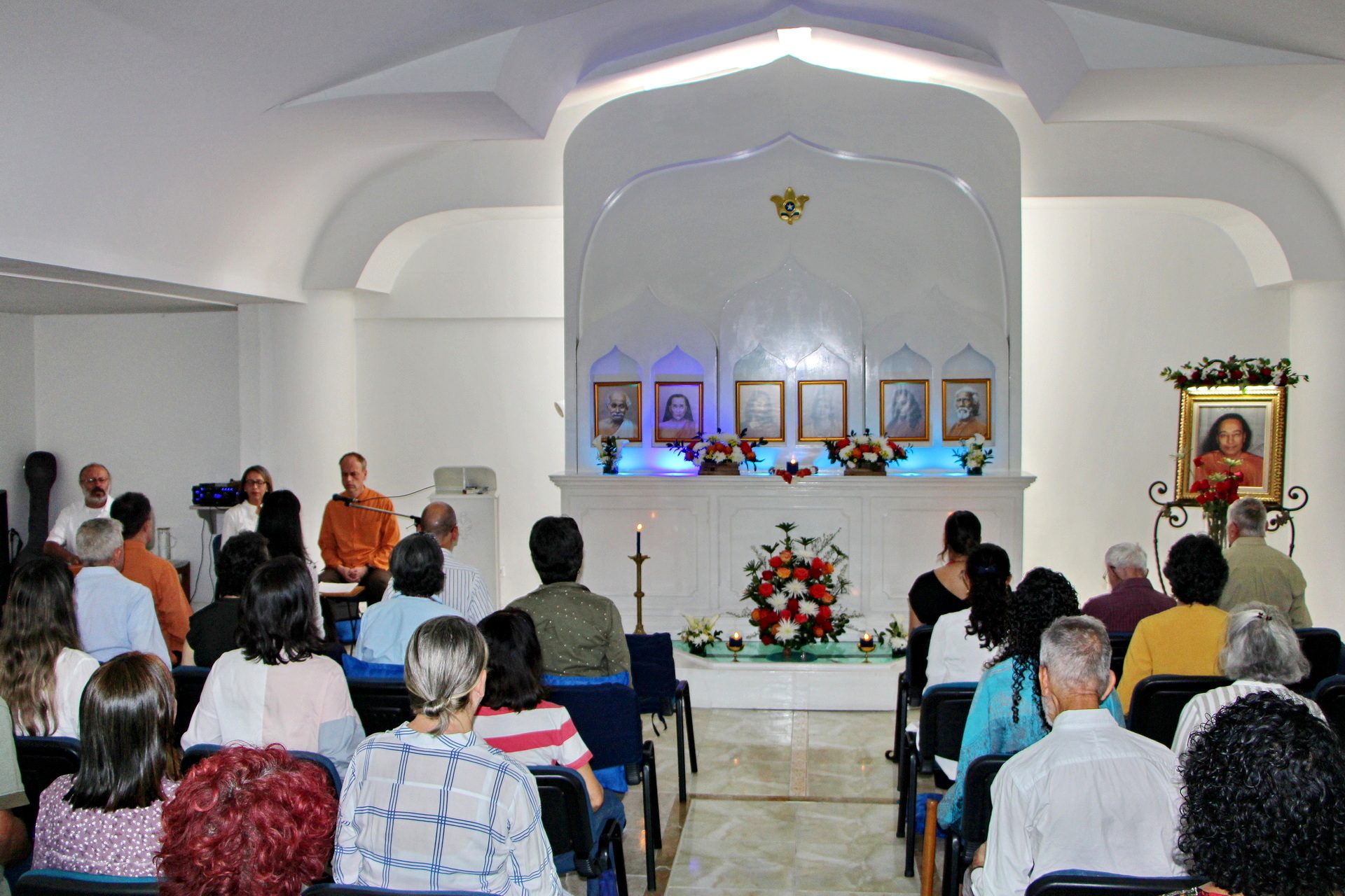 Brother Dhyanananda leads a service in Medellín.