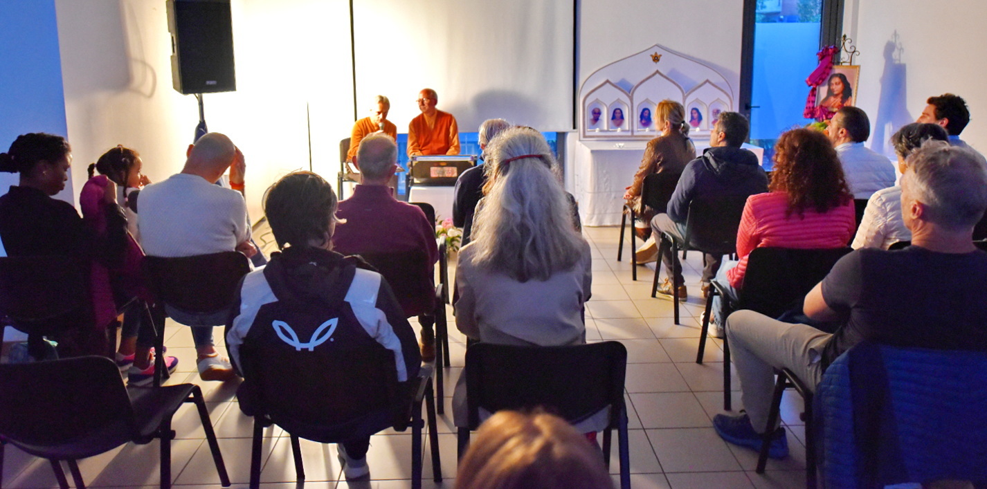 Brother Sevananda and Brother Vidyananda give a joint satsanga to Verona members.