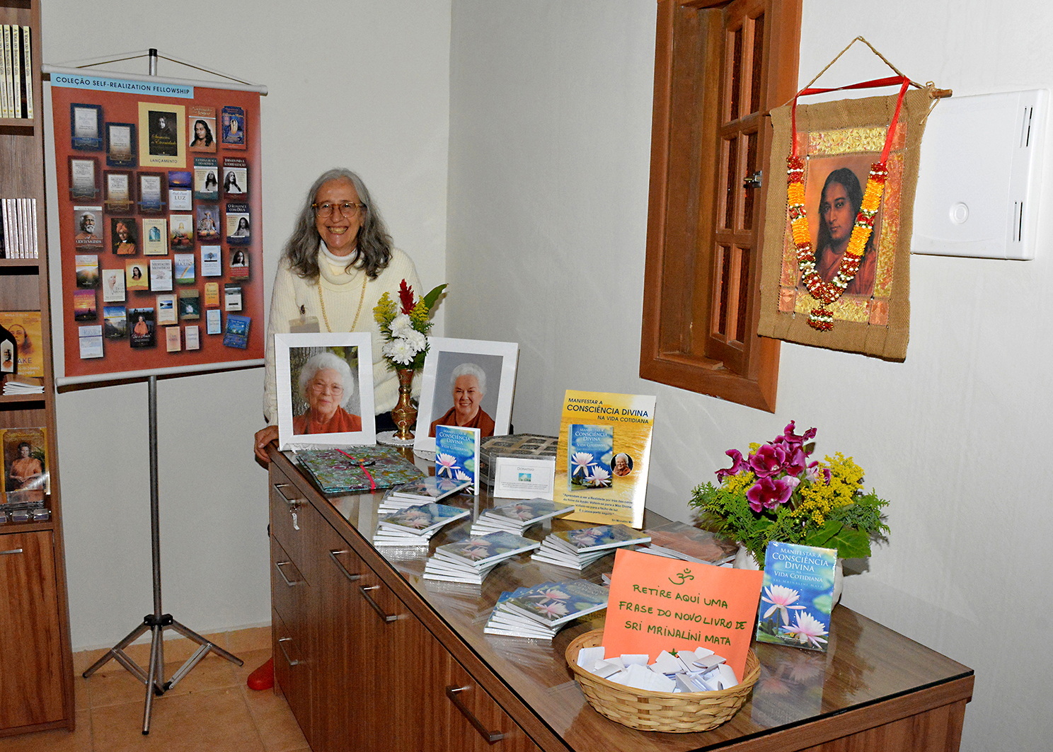 The Portuguese translation of "Manifesting Divine Consciousness in Daily Life" by Sri Mrinialini Mata was released during the Itamonte retreat.