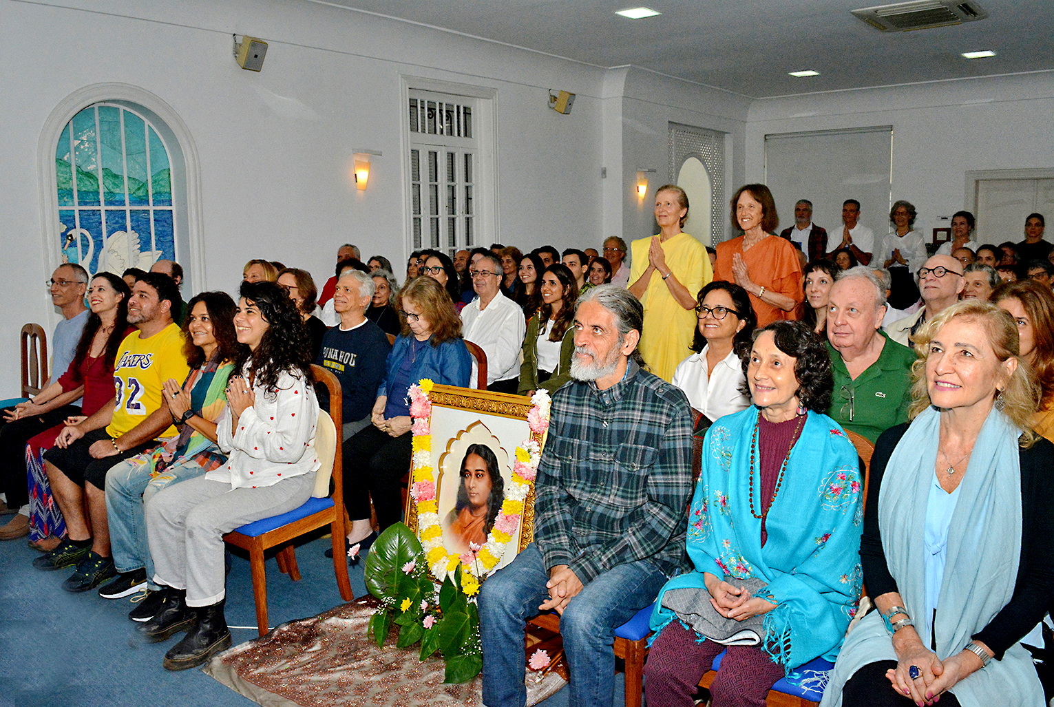 The nuns with the Rio de Janeiro center devotees on the last day of the program.