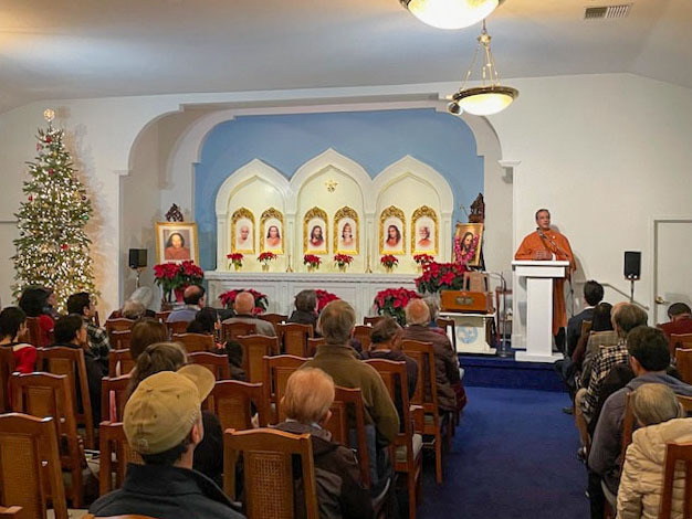 Christmas events at the SRF Center in Los Gatos, California were conducted by Swami Nishthananda and Brahmachari Neil.