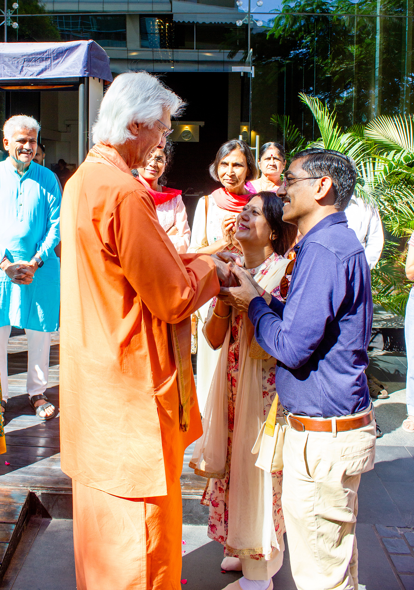 Brother Chidananda greets devotees before his departure from Bengaluru.