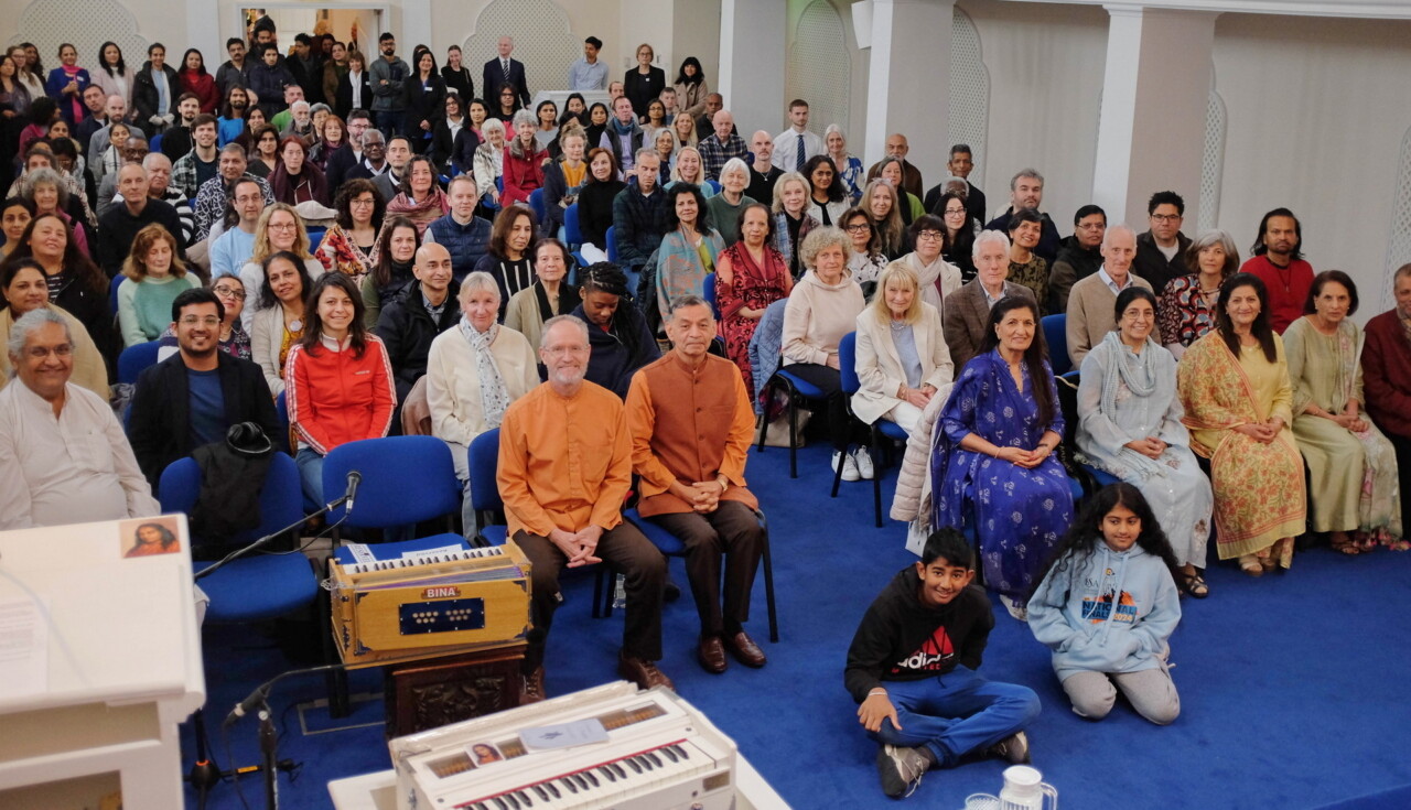 20240418 21 London UK Group shot 2 exp