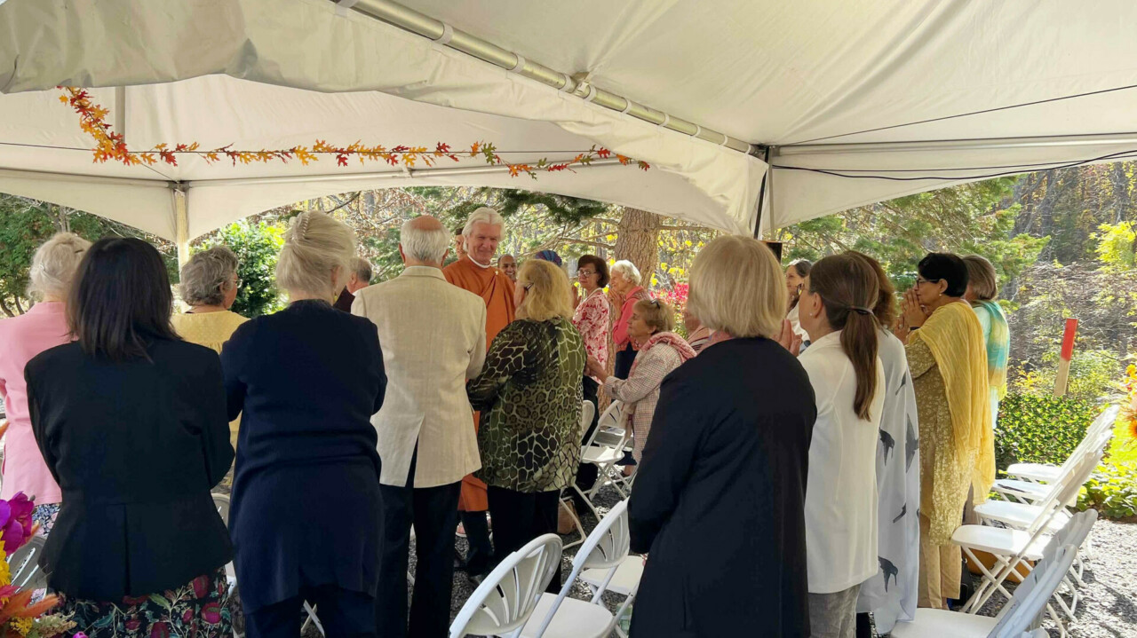 Brother Chidananda welcomed by SRF members at Greenfield Retreat