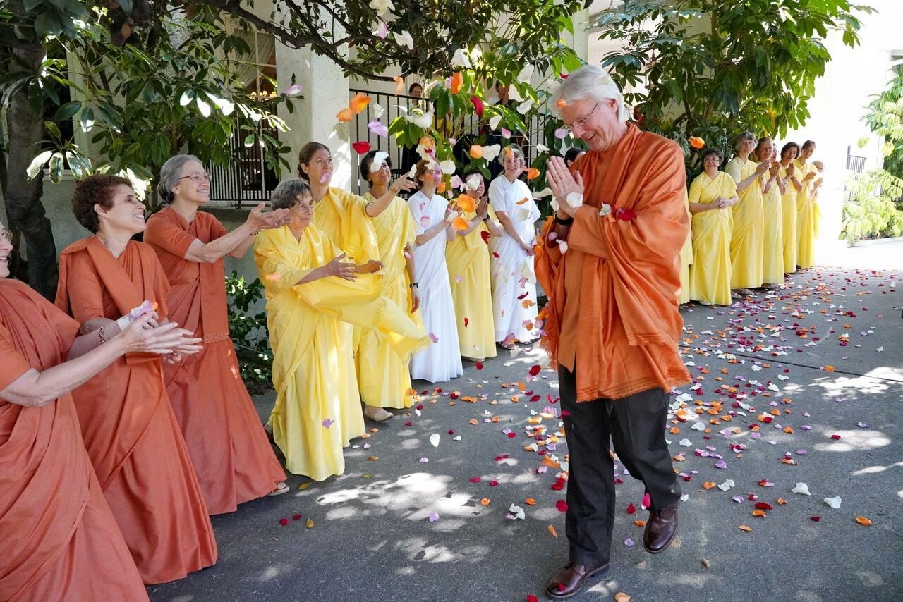 Chd 1910 176 Chidananda Departure For India