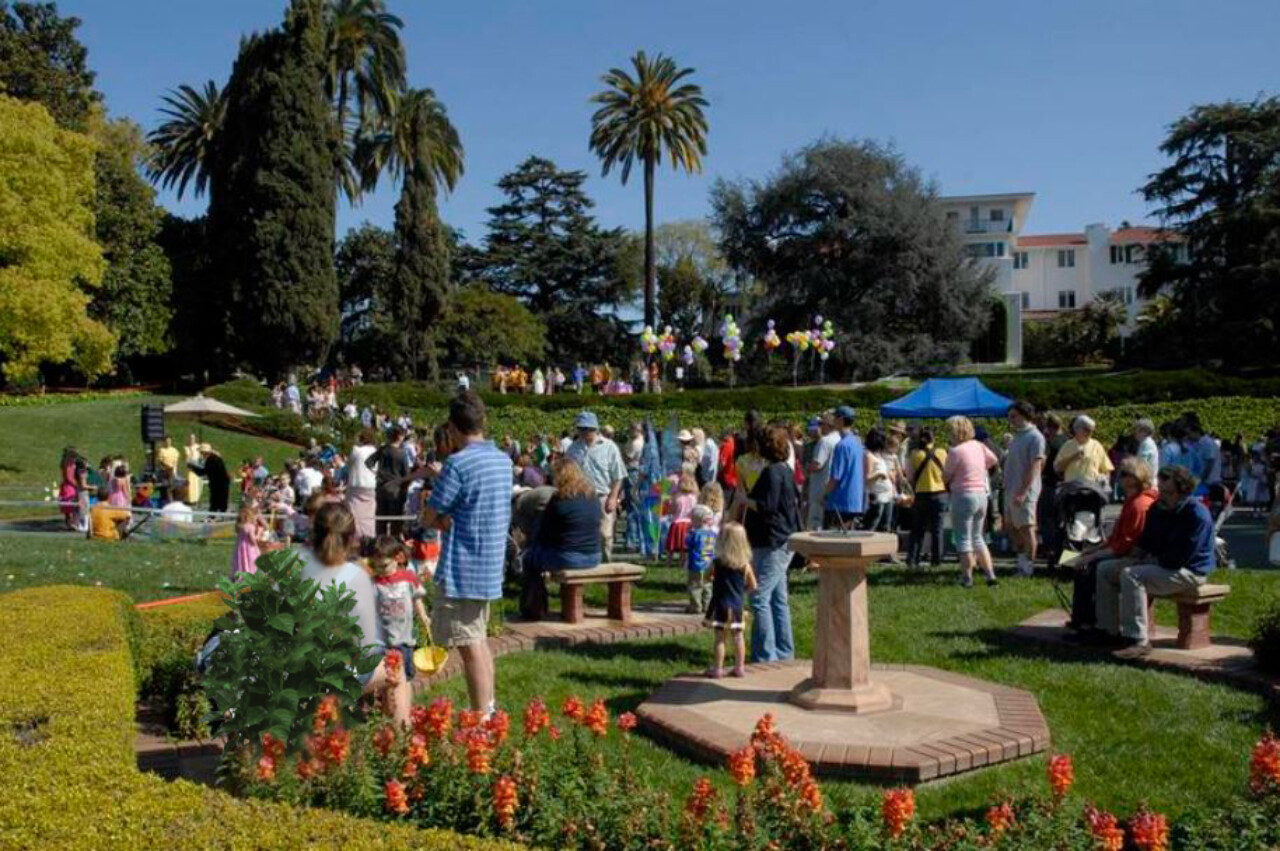 Easter egg hunt for neighborhood children at Mother Center v2