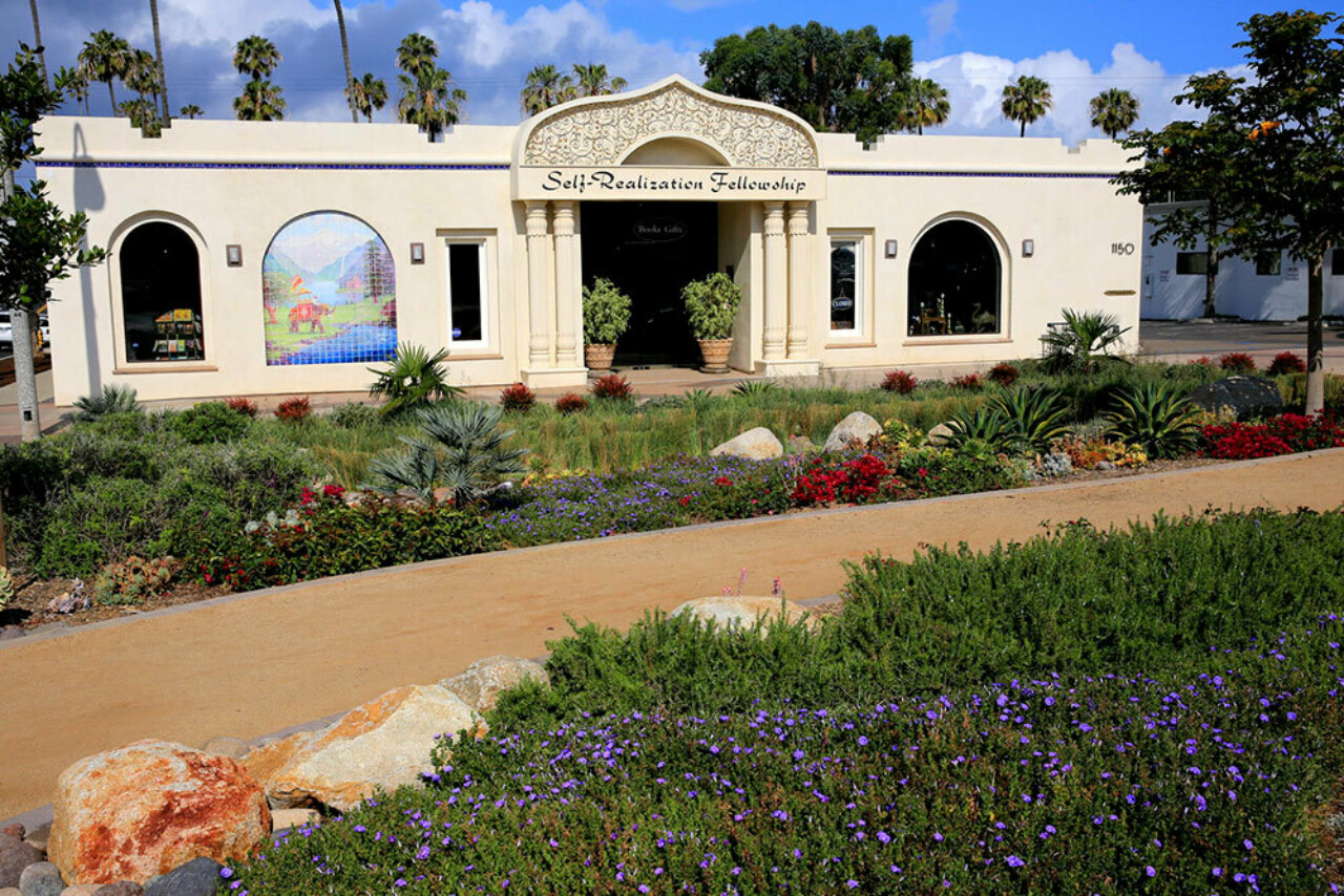 Encinitas bookstore front web