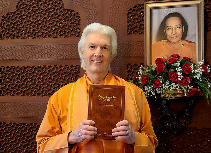 Bro Chidananda with Deluxe AY Book for blog 110521 v2